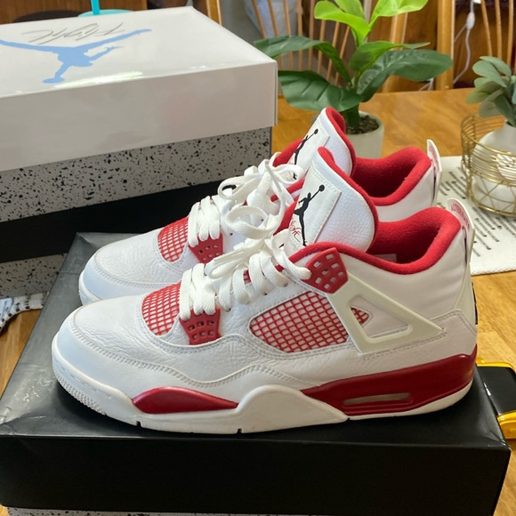 Jordan 4